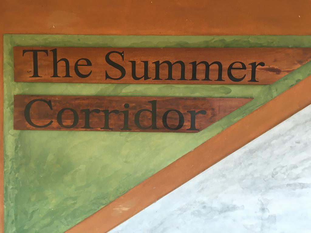 The Summer Corridor - Kataragama Kültér fotó